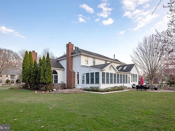 2nd image of 14 Revere Ct