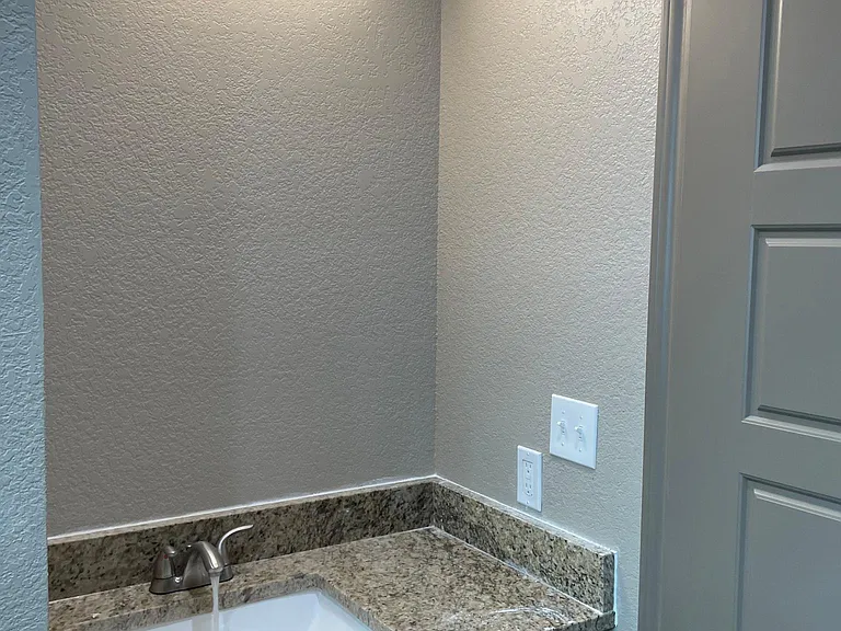 2220 N Moore Ave — Photo 5