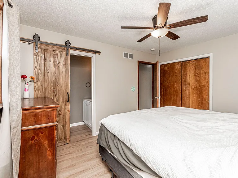 1011 Skyline Dr — Photo 28