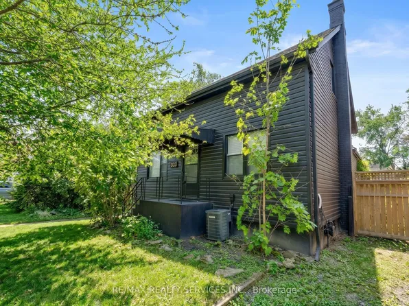 323 Charlton Ave W, Hamilton, ON L8P 2E6