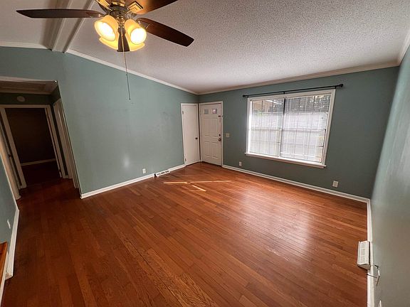 4th image of 2262 Foster Dr