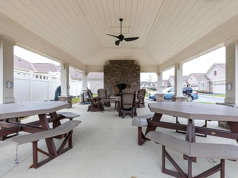 76 Courtyard Crossing Dr — Photo 11