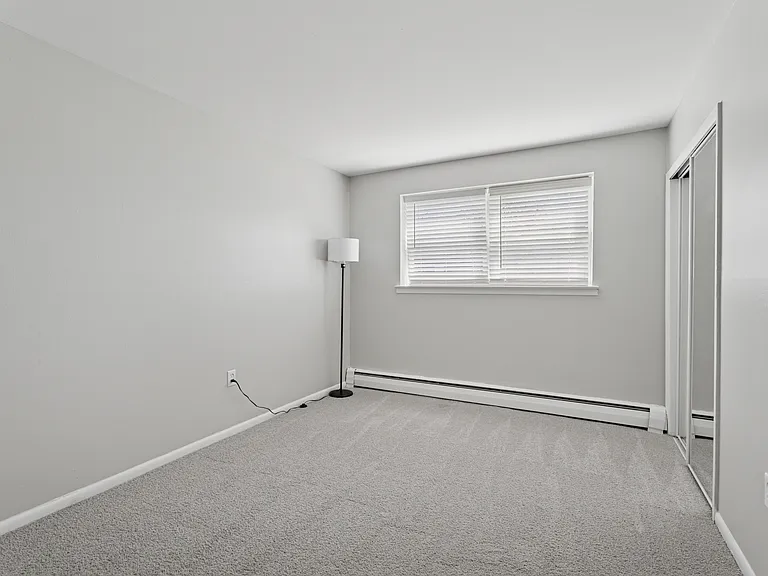 Rosedale Court Apartments — Photo 5