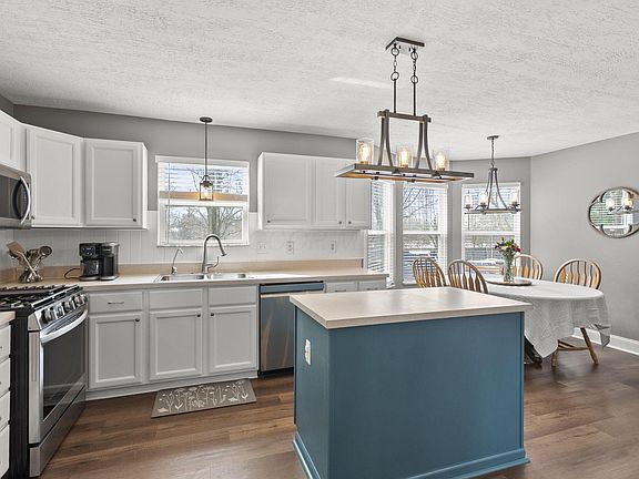 3rd image of 3277 Longspur Dr