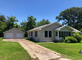713 S 8th St, Nederland, TX 77627