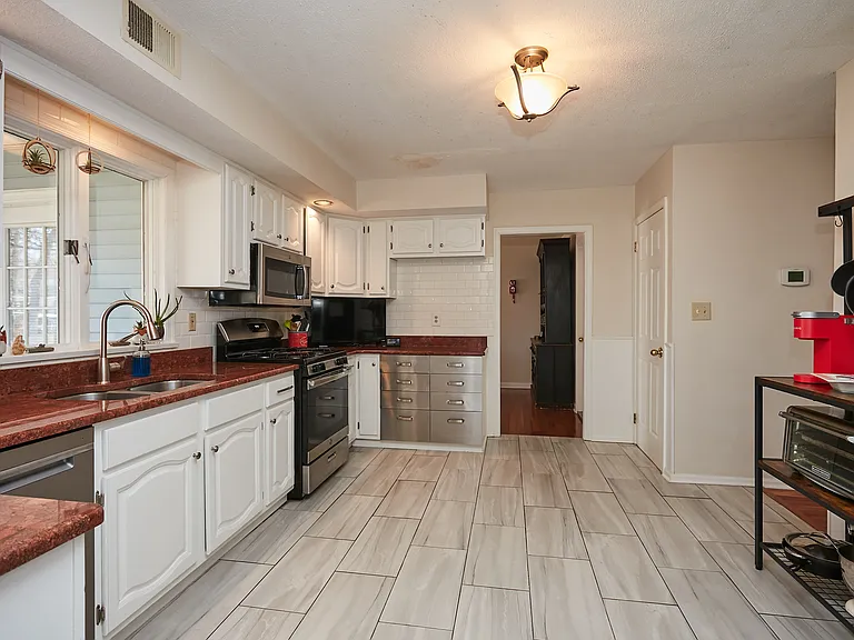 34 Berrien Ave — Photo 15
