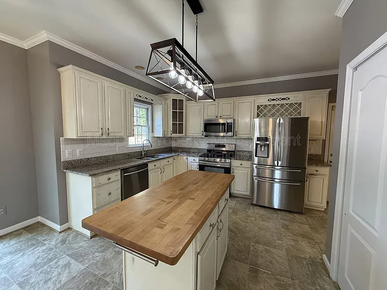 10500 Westfield Ln — Photo 16