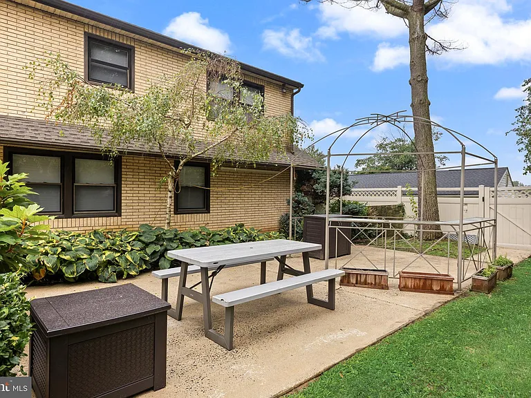 10 Traynor Ln — Photo 23