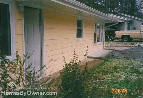 2nd image of 2931 Hall Dr SE