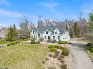718 High Woods Dr, Franklin Lakes Boro, NJ 07417