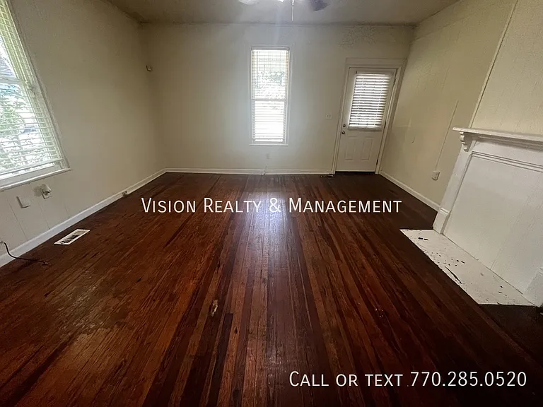 304 Broad St — Photo 4