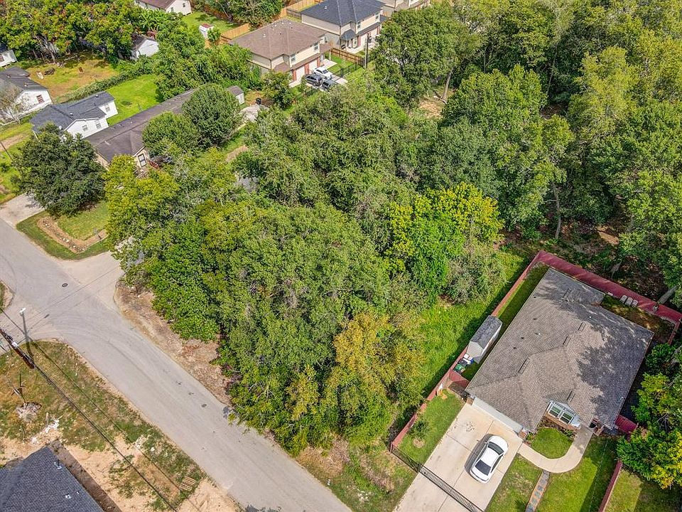 1st image of 1526 Esther Dr