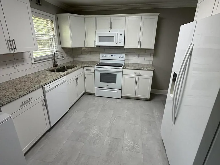 2510 Catherine St — Photo 5