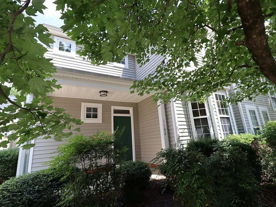 1102 Silky Dogwood Trl