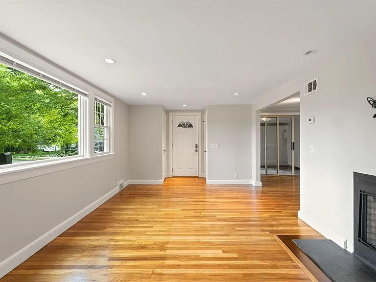 42 Elinor Rd — Photo 9