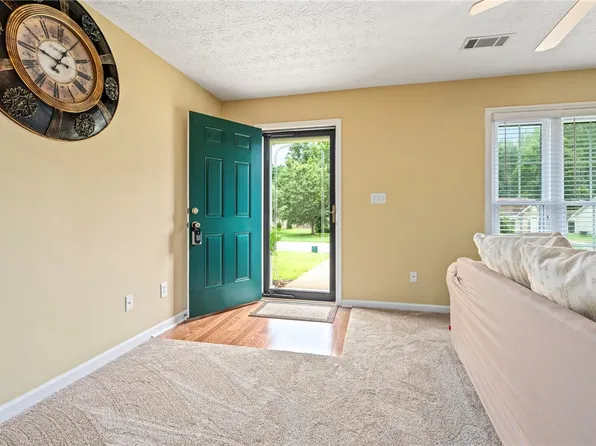 2113 Cobblestone Dr, Opelika, AL 36804