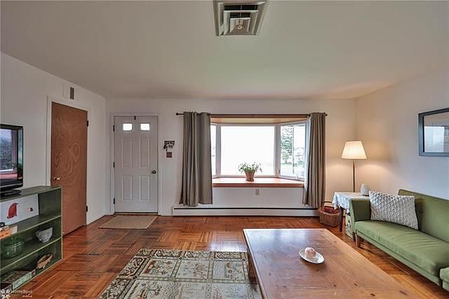 1st image of 1464 Exeter Rd