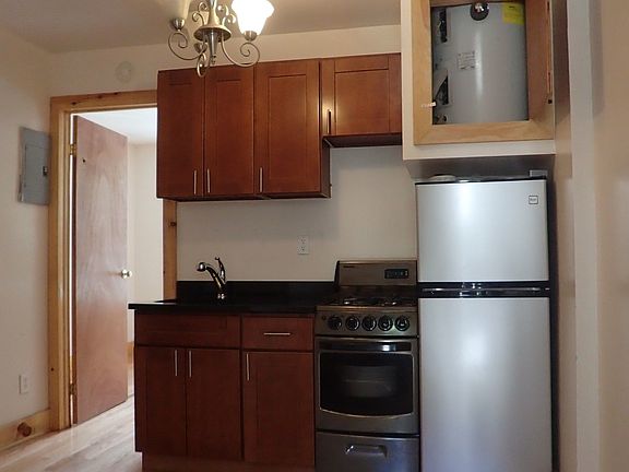 2nd image of 559 Saint Johns Pl #3RKA