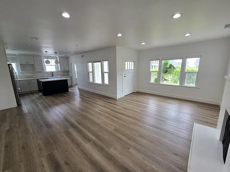1509 E Elizabeth St — Photo 3