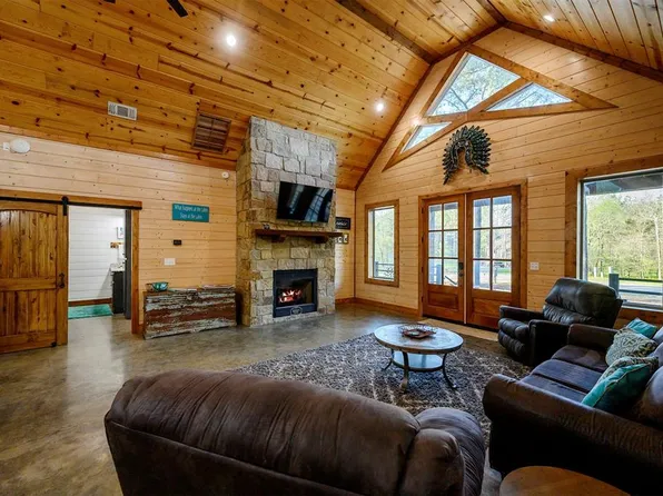 200 Iti Hina Trl, Broken Bow, OK 74728