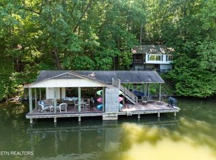 1360 Deep Cove Ln, Lenoir City, TN 37772