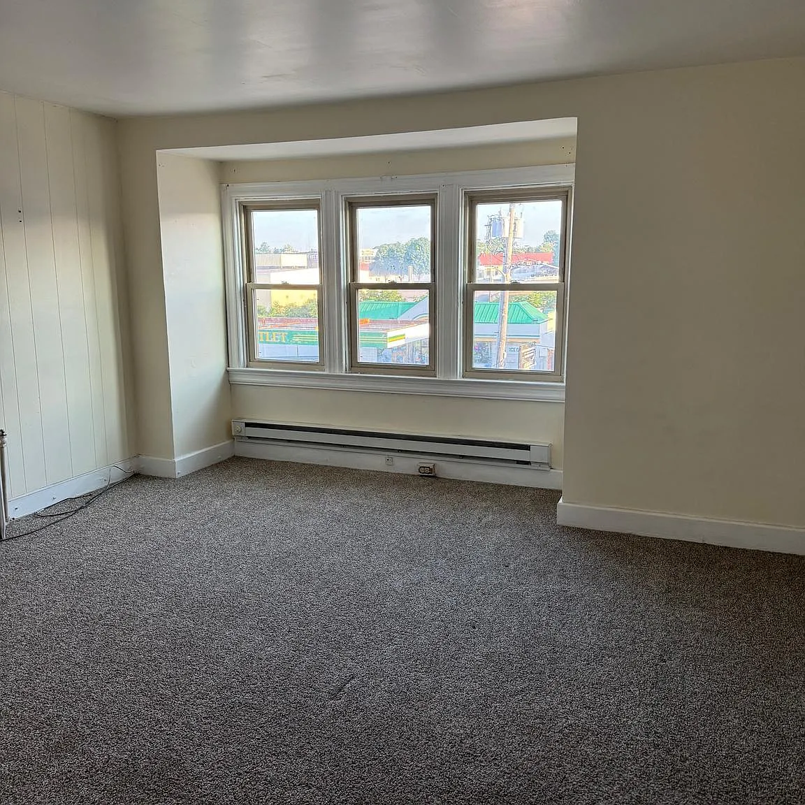 3 bed, 1000 sqft, $1,250 — Photo 2