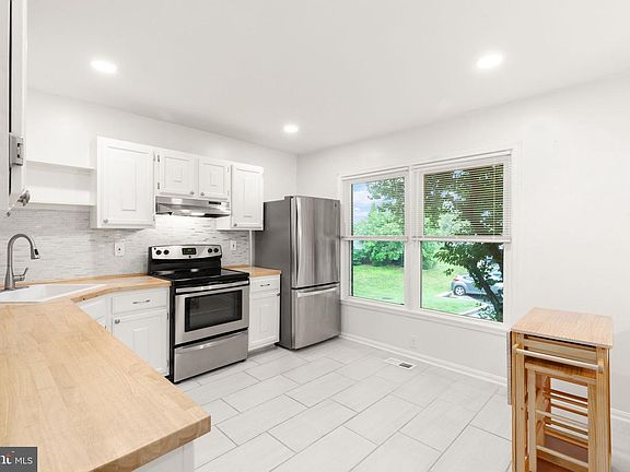 4th image of 51 Oak Crest Ct