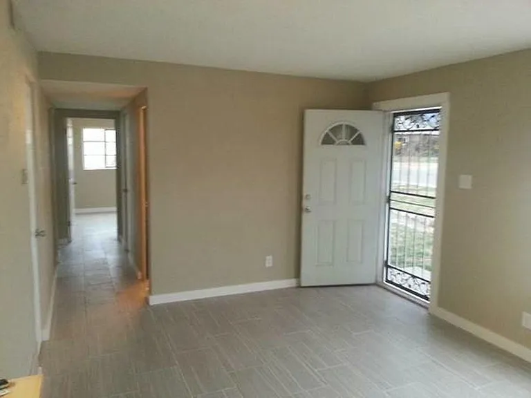 3021 General Chennault St NE — Photo 2