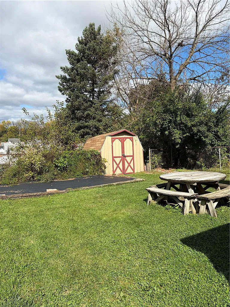 3 bed, 1.5 bath, 1134 sqft, $2,200 — Photo 4