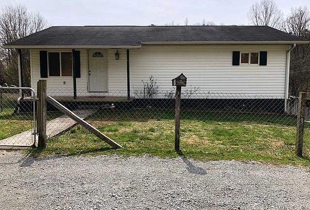 1st image of 221 Apple Dr