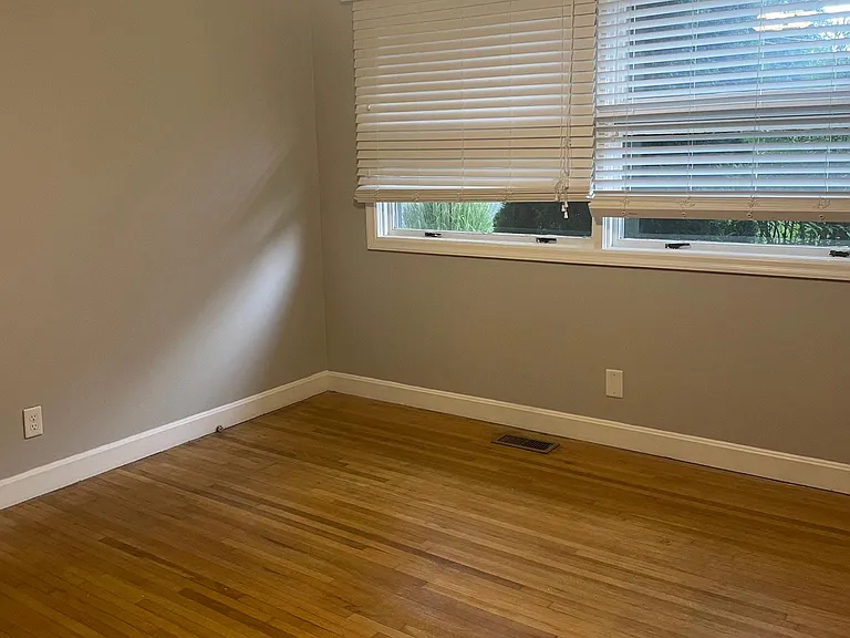 214 W Meadow Dr — Photo 15