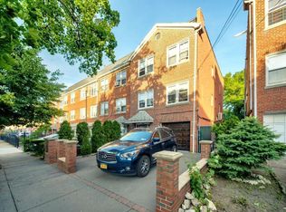 2245 47th St, Astoria, NY 11105