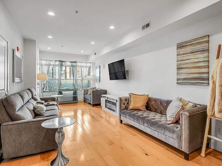 816 Kennedy St NW #2 — Photo 8