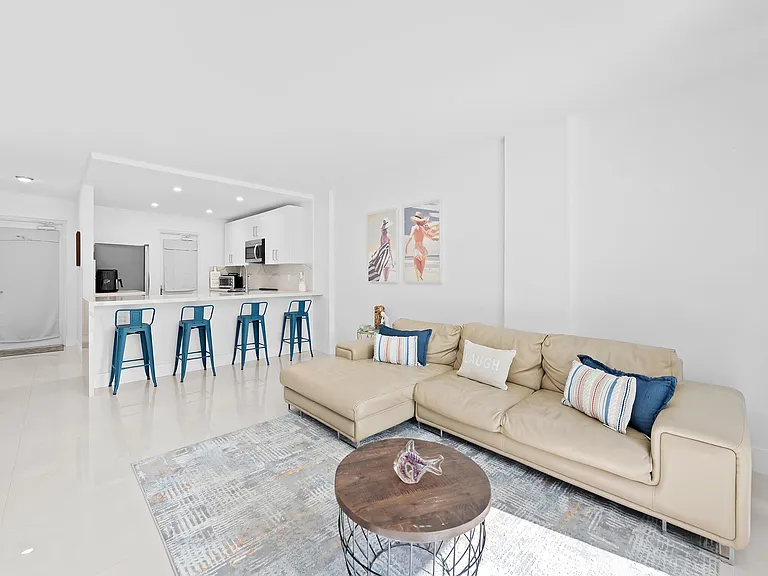 2200 NE 33rd Ave #2D — Photo 2