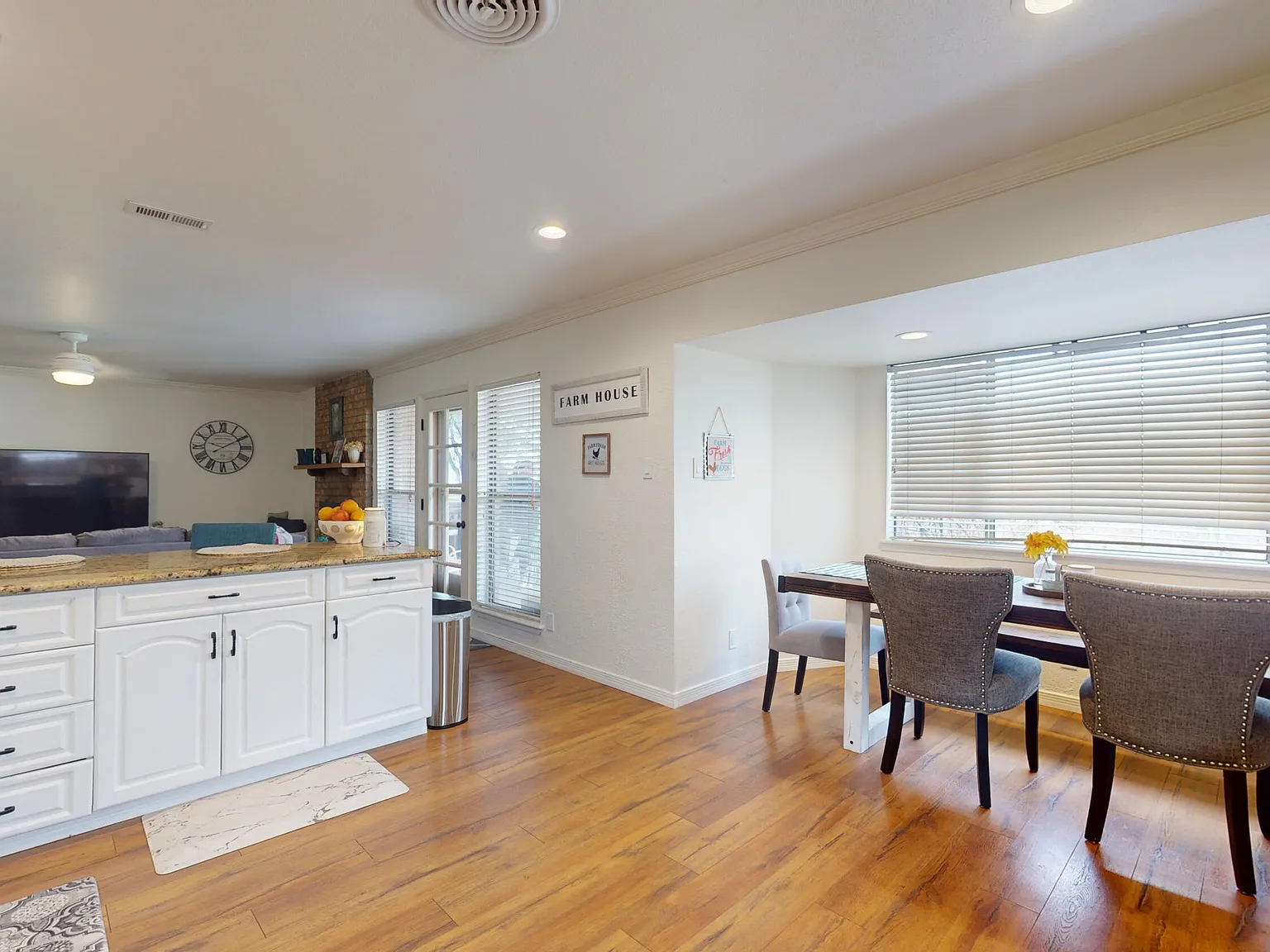3 bed, 2.0 bath, 1741 sqft, $2,050 — Photo 4