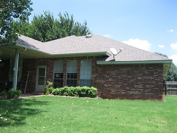 4th image of 612 Parkwoods Dr