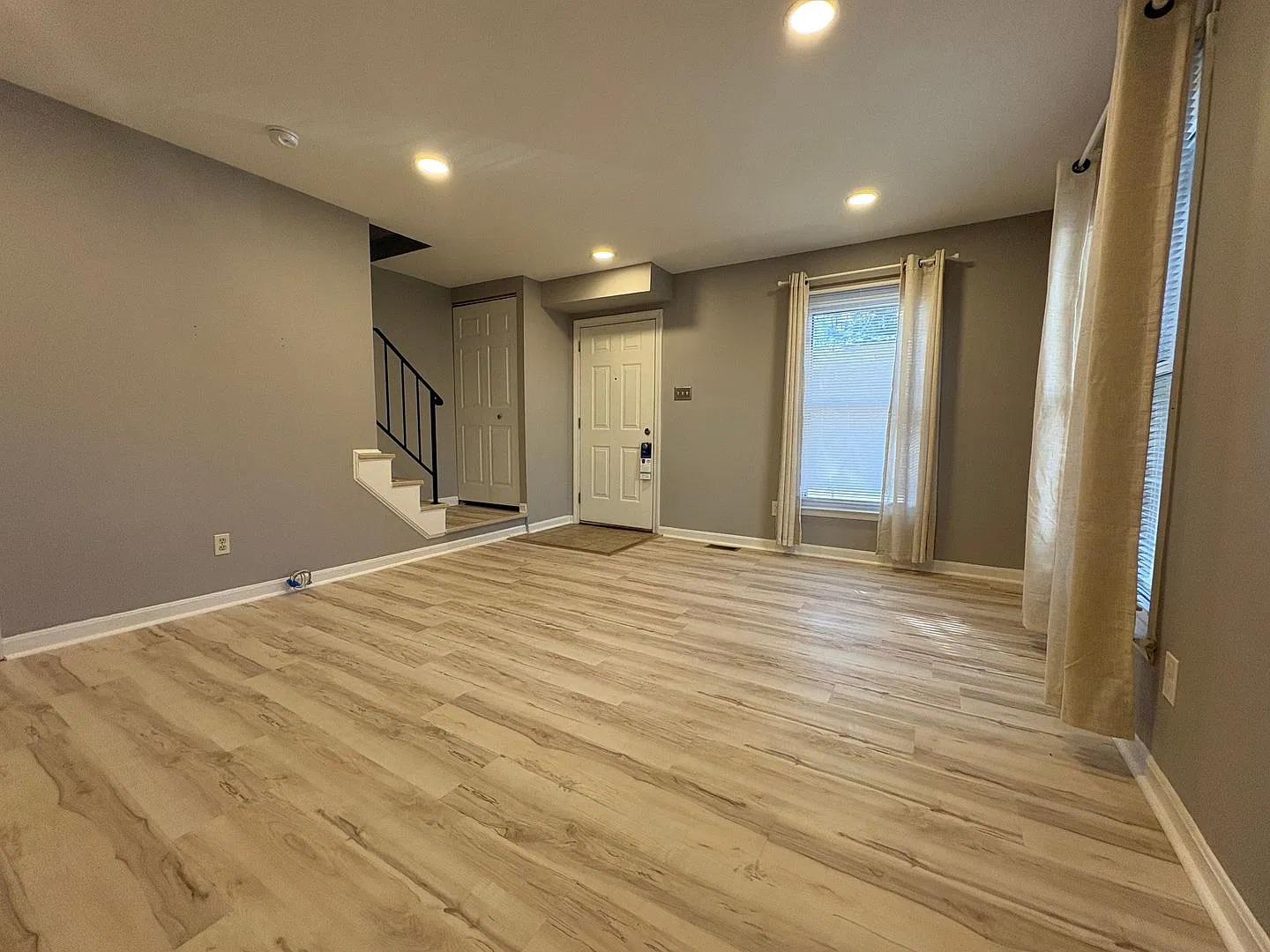 Charming 3BD/1.5BA Townhome w/ Reserved Parking in Nottingham, MD! — Photo 3