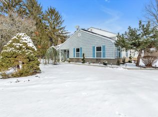 9 Charleston Ct, Coram, NY 11727