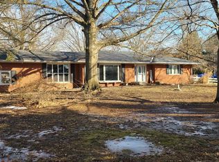 158 Country Lake Rd, Springfield, IL 62711