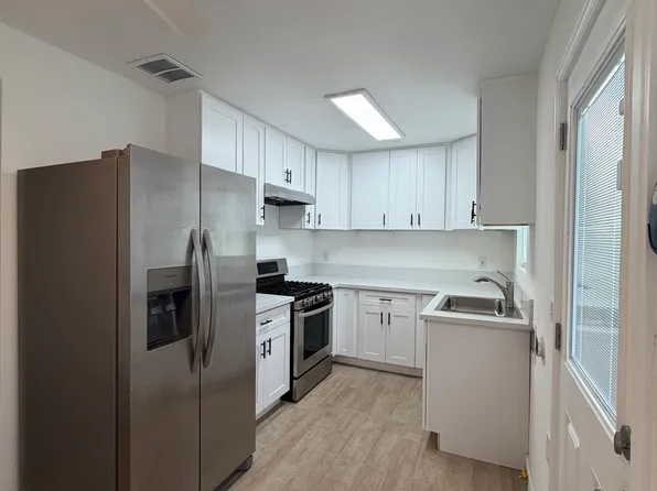 13950 Hesperia Rd APT 8, Victorville, CA 92395
