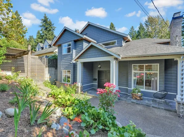 425 Tempe Cres, North Vancouver, BC V7N 1E7
