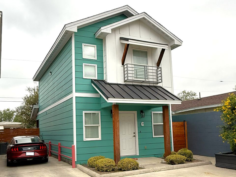 Unit C - Front Entrance, Parking next to building
