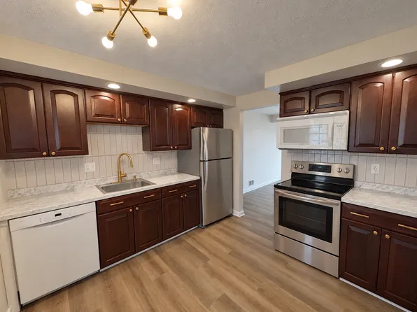 22-24 Teakwood Ln, Fairport, NY 14450