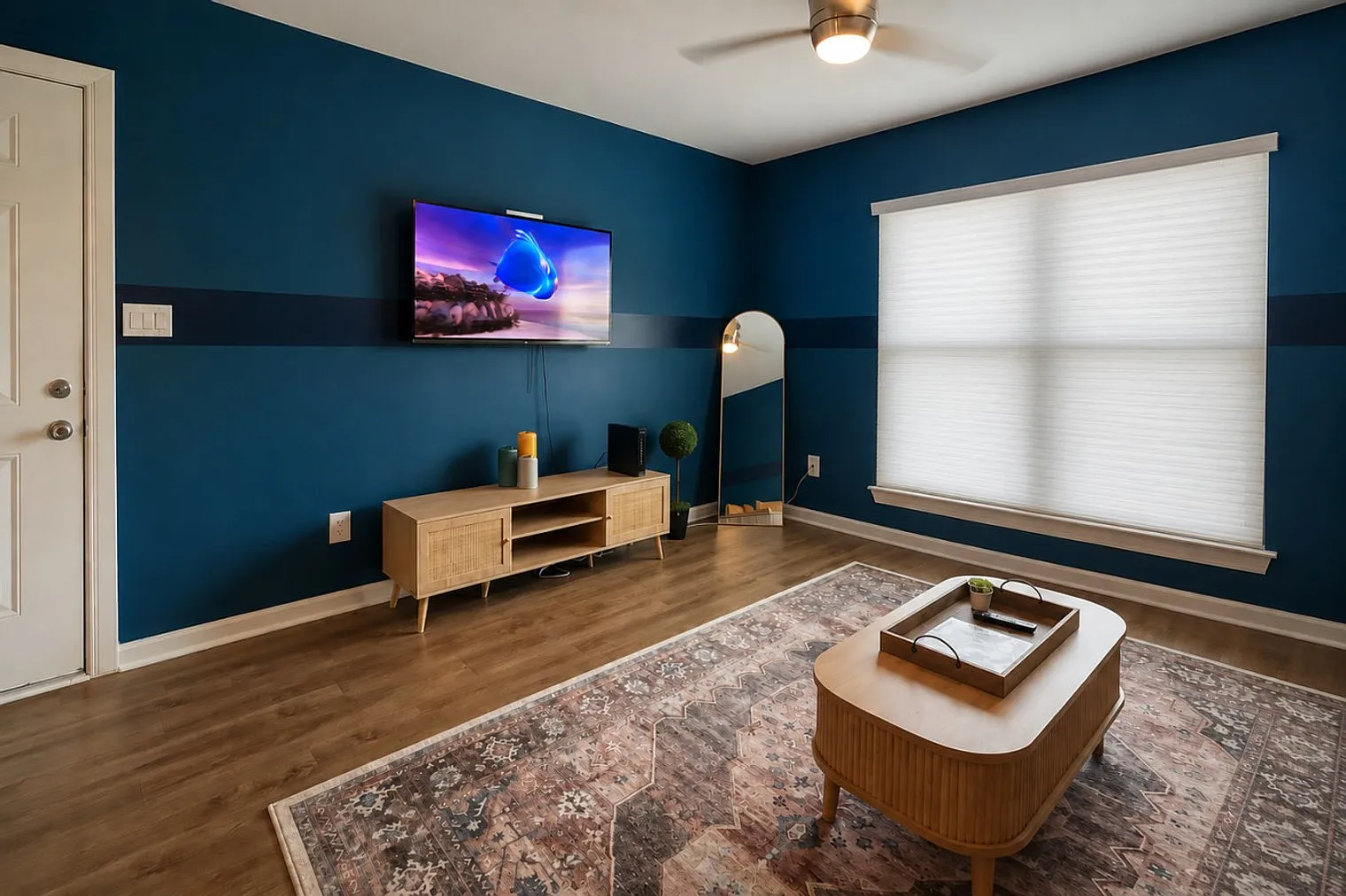 1 bed, 1.0 bath, 656 sqft, $2,260 — Photo 2