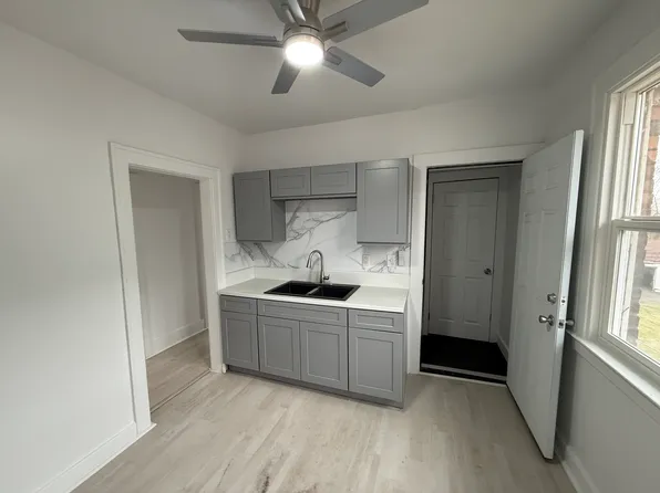 Beautifully Restored Huge 3-Bedroom Flat, Must See