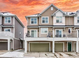 438 E Copperstone Mnr SE, Calgary, AB T2Z5G3