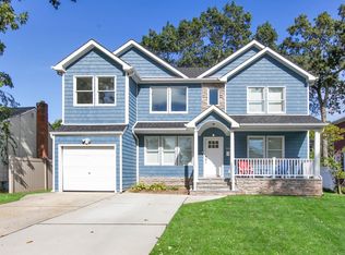 2291 Oak St, Merrick, NY 11566