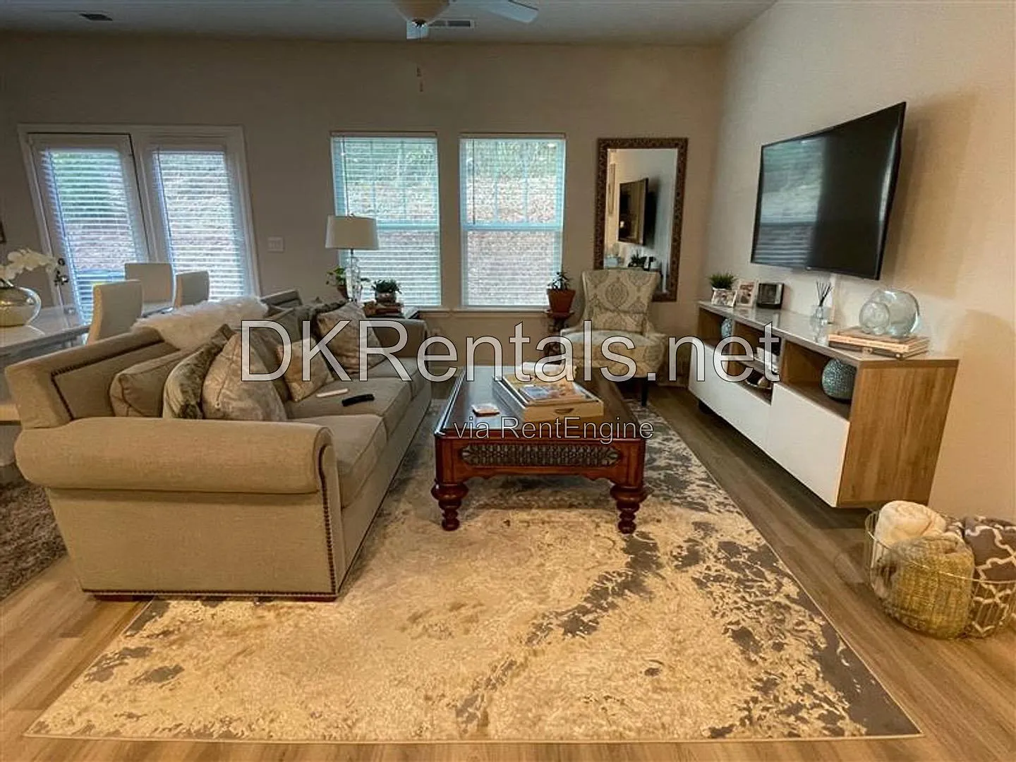 3 bed, 2.5 bath, 1656 sqft, $2,525 — Photo 2