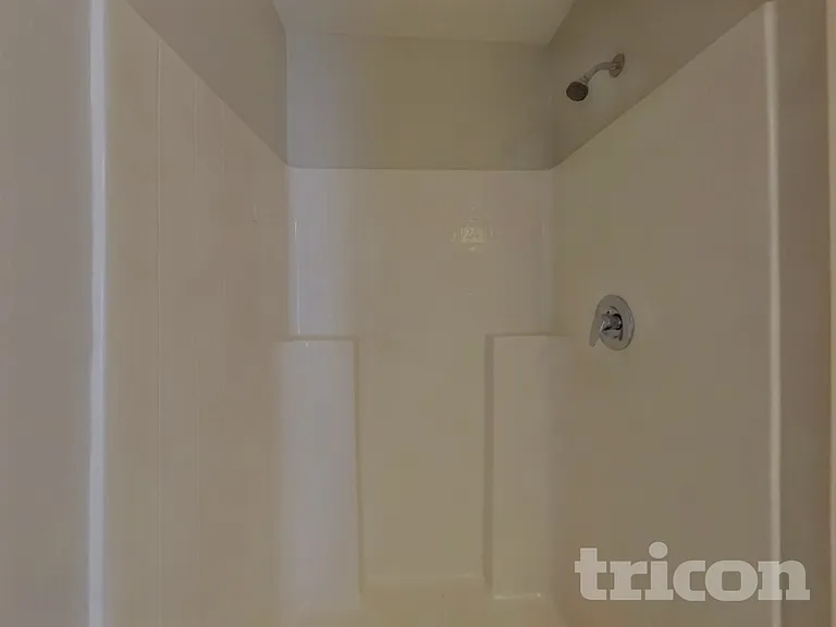 5852 Lake Front Dr — Photo 15