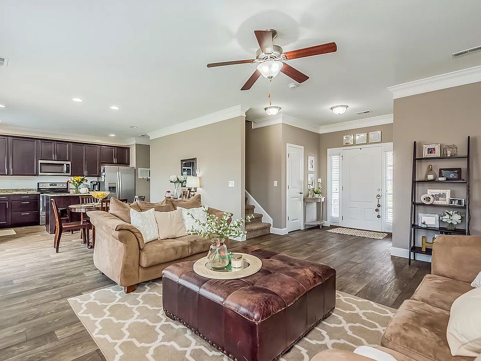 2nd image of 3236 Beckenham Pl
